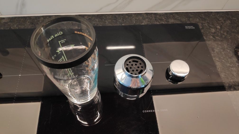 Szklany shaker do drinków z przepisami - recepturami na drinki