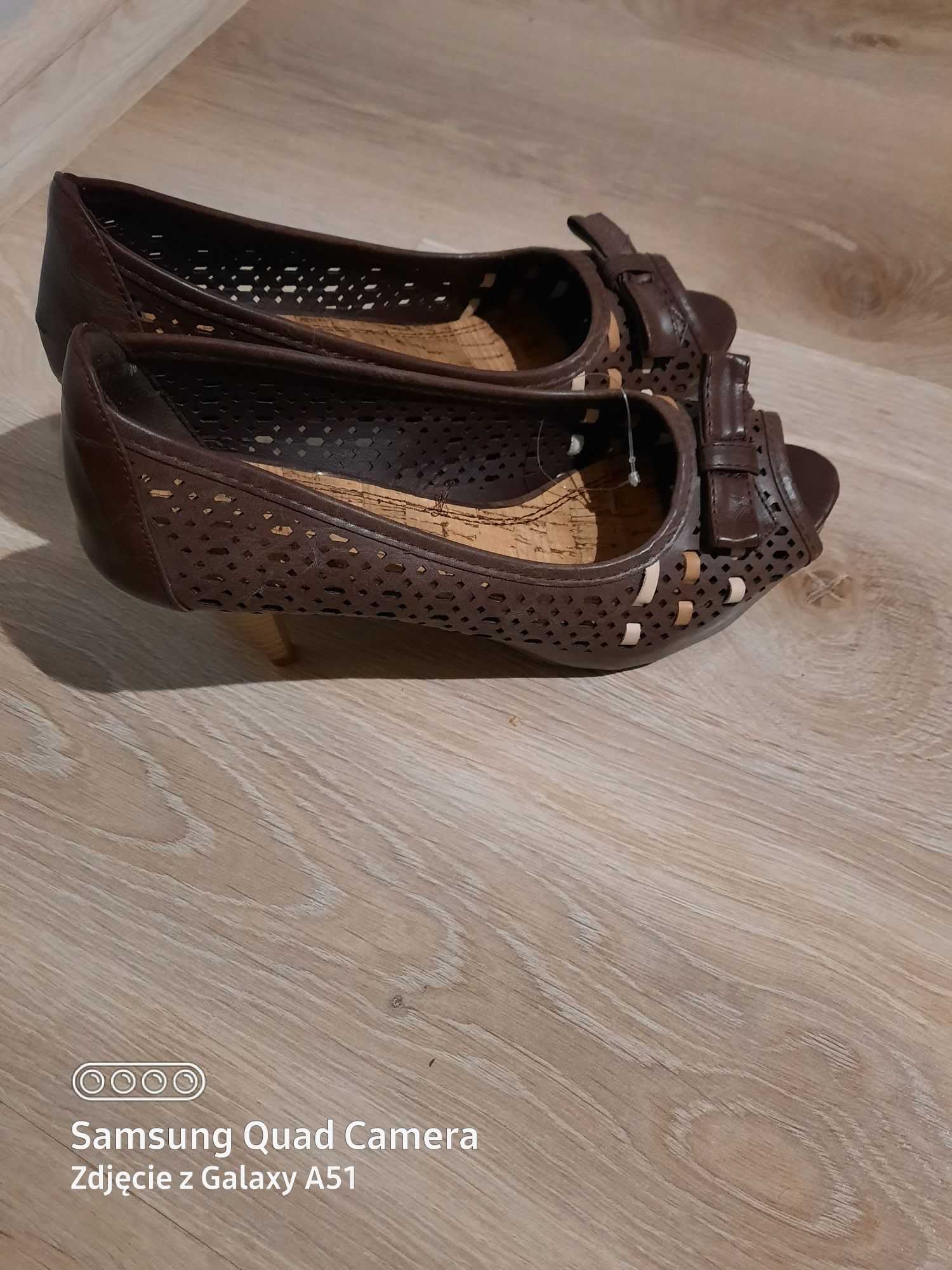 Buty na szpilce roz.40