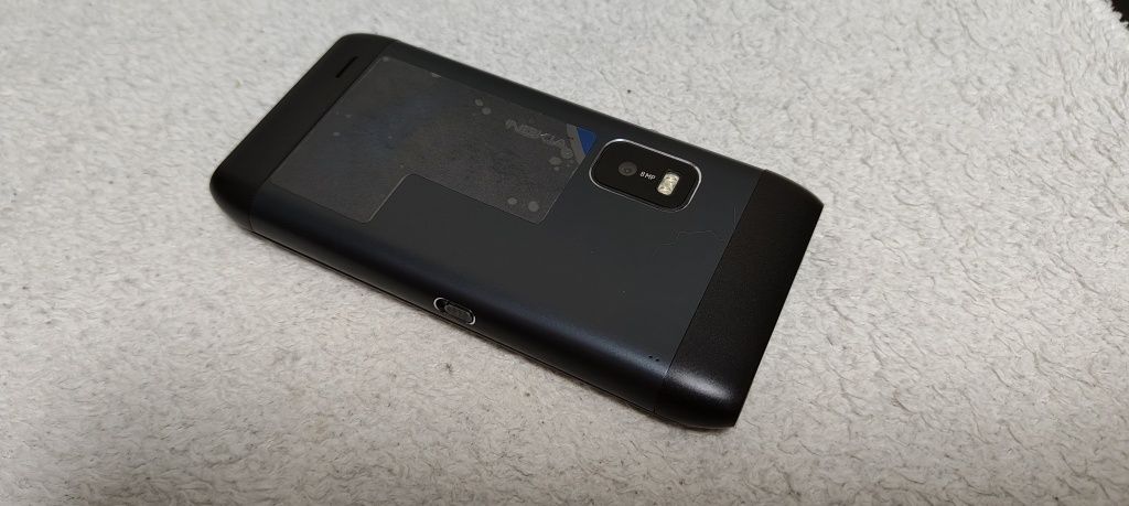 Nokia E7 16GB          .