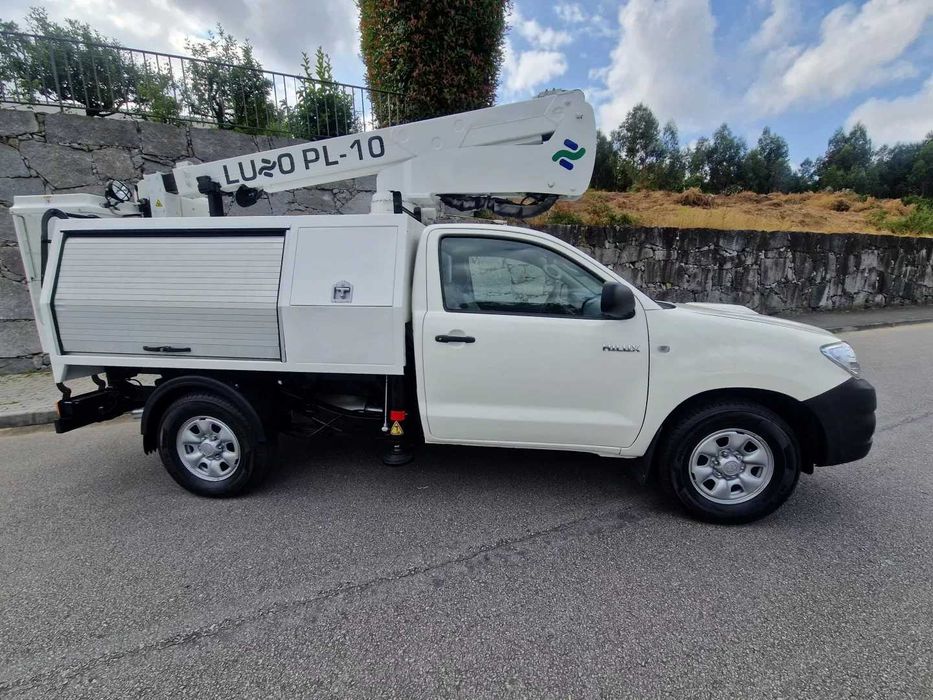 Toyota Hilux 2.5 D4-D 4x4 *Grua*