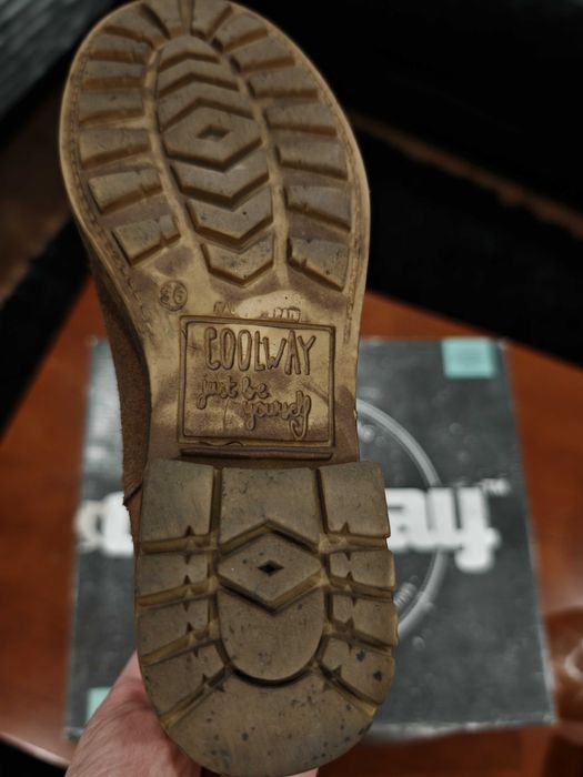 Botas em Camurça da marca Coolway