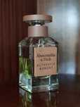 Używane perfumy Abercrombie & Fitch Authentic moment, były przechowywa