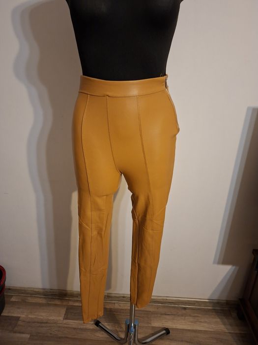 Karmelowe/Camel legginsy z ekoskóry Amisu 34/XS
