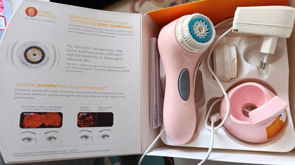 Косметична звукова щітка для обличчя Clarisonic aria