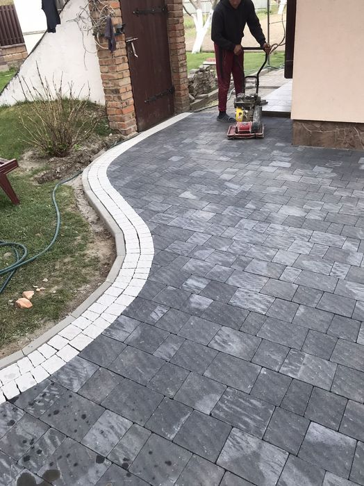 Вкладання та продаж бруківки. Бруківка