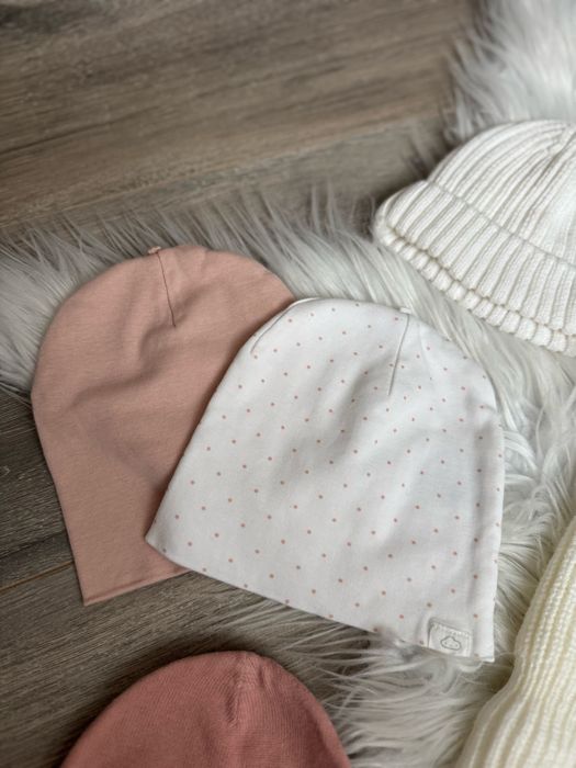 Шапки, продаються окремо.