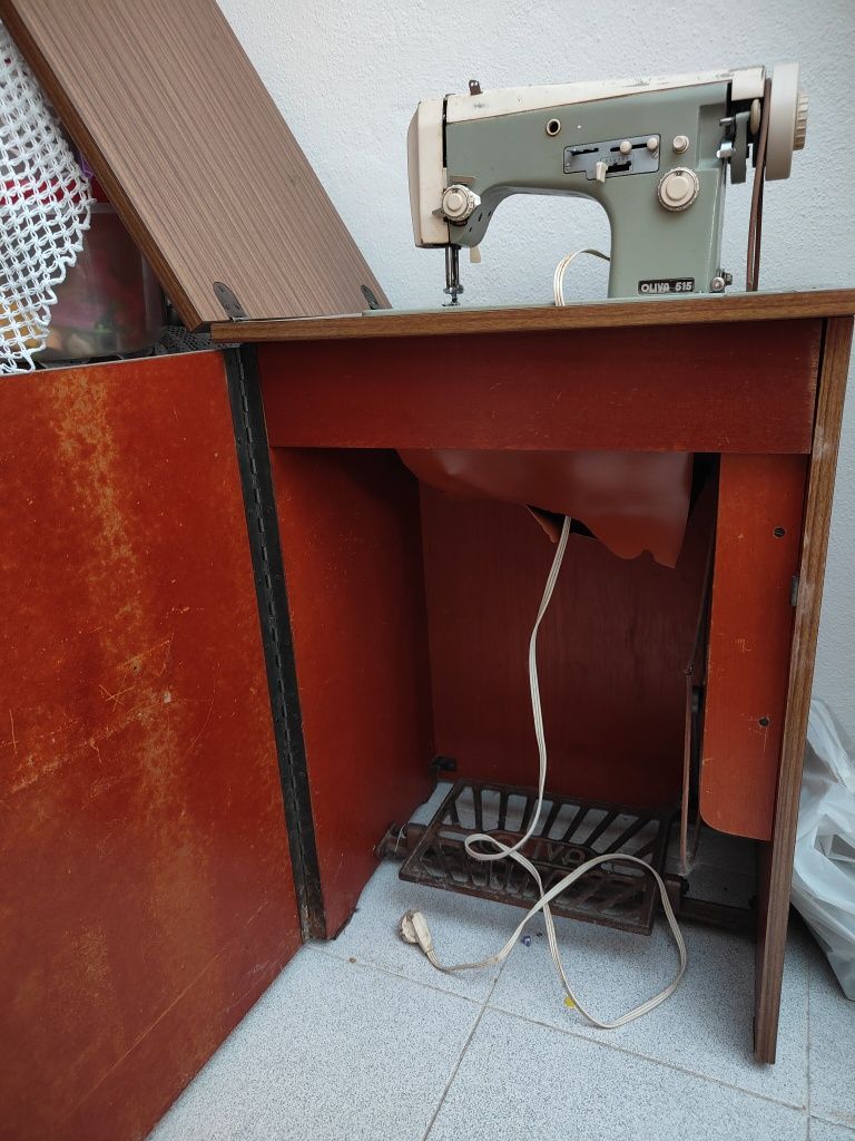 Máquina de Costura Oliva 515