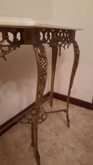 Mesa de apoio tampo mármore