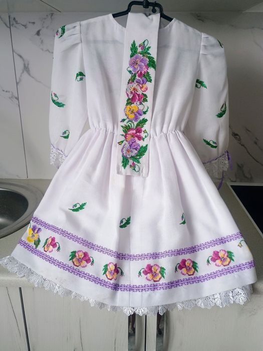 Вишите плаття сукня на дівчинку