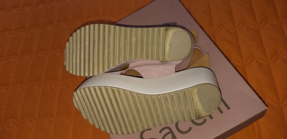 Sandálias rosa em pele da marca Sashi