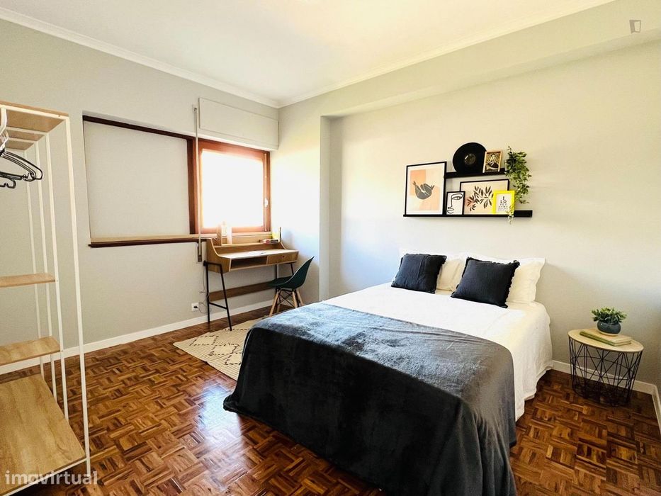 756502 - Quarto com cama de casal em...