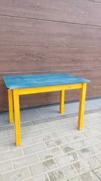 Drewniany stolik dla dzieci