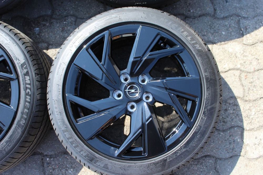 ORYG OPEL ASTRA L 17cali 5x108 ET44 KLEBER 225/45
