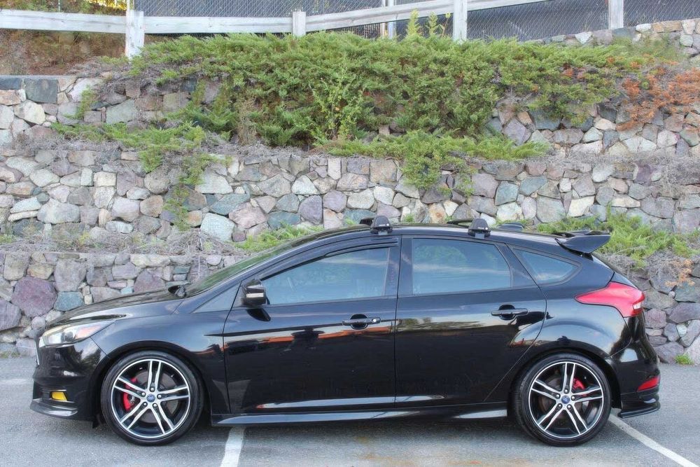 Ford Focus ST      2017