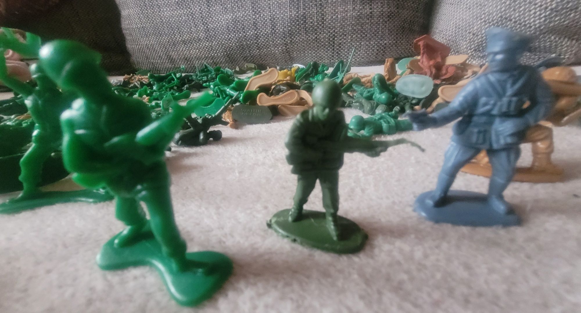 Żołnierzyki plastikowe ok.130 szt