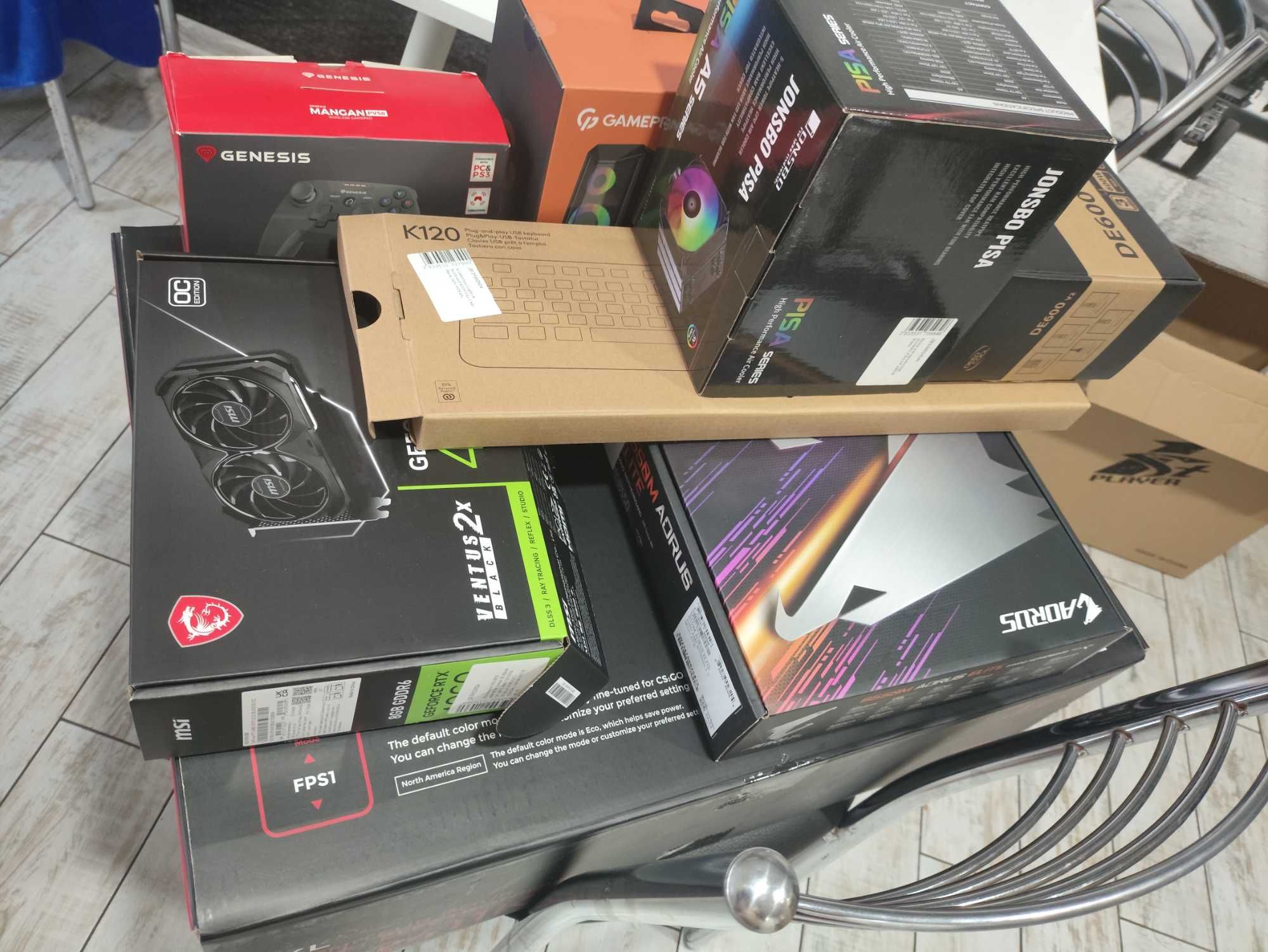 RTX 4060 Ryzen 7 5700x
