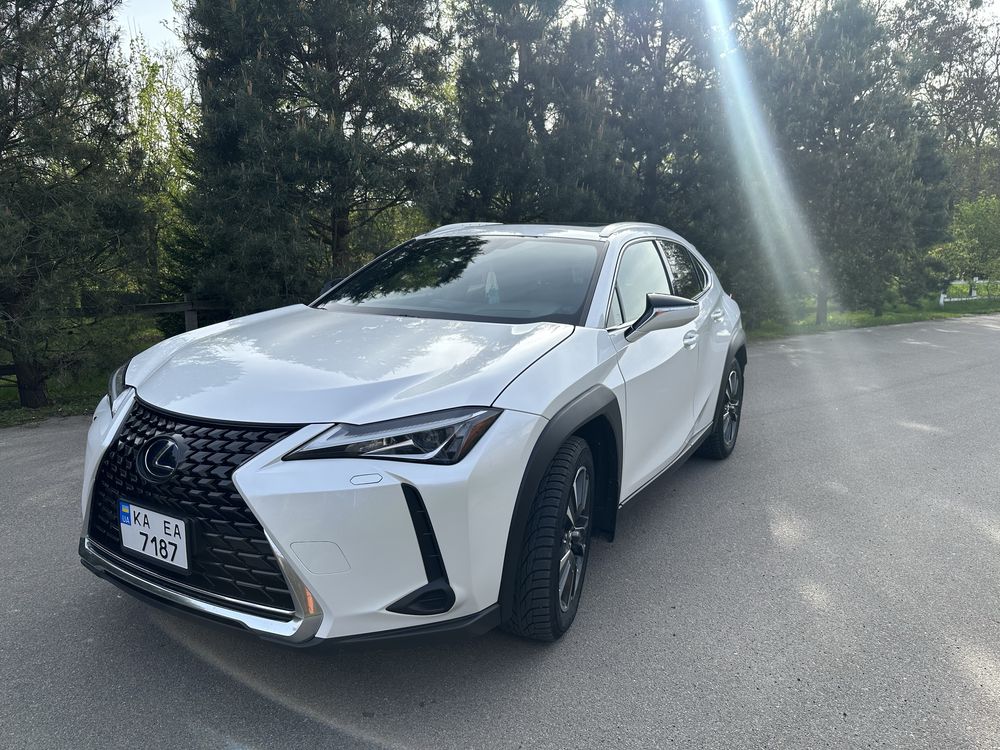 Кроссовер Lexus ux250h