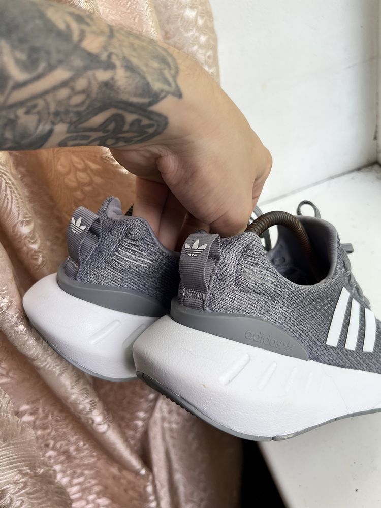 Кроссовки сетка лето беговые лёгкие adidas оригинал размер 38 24,5 см