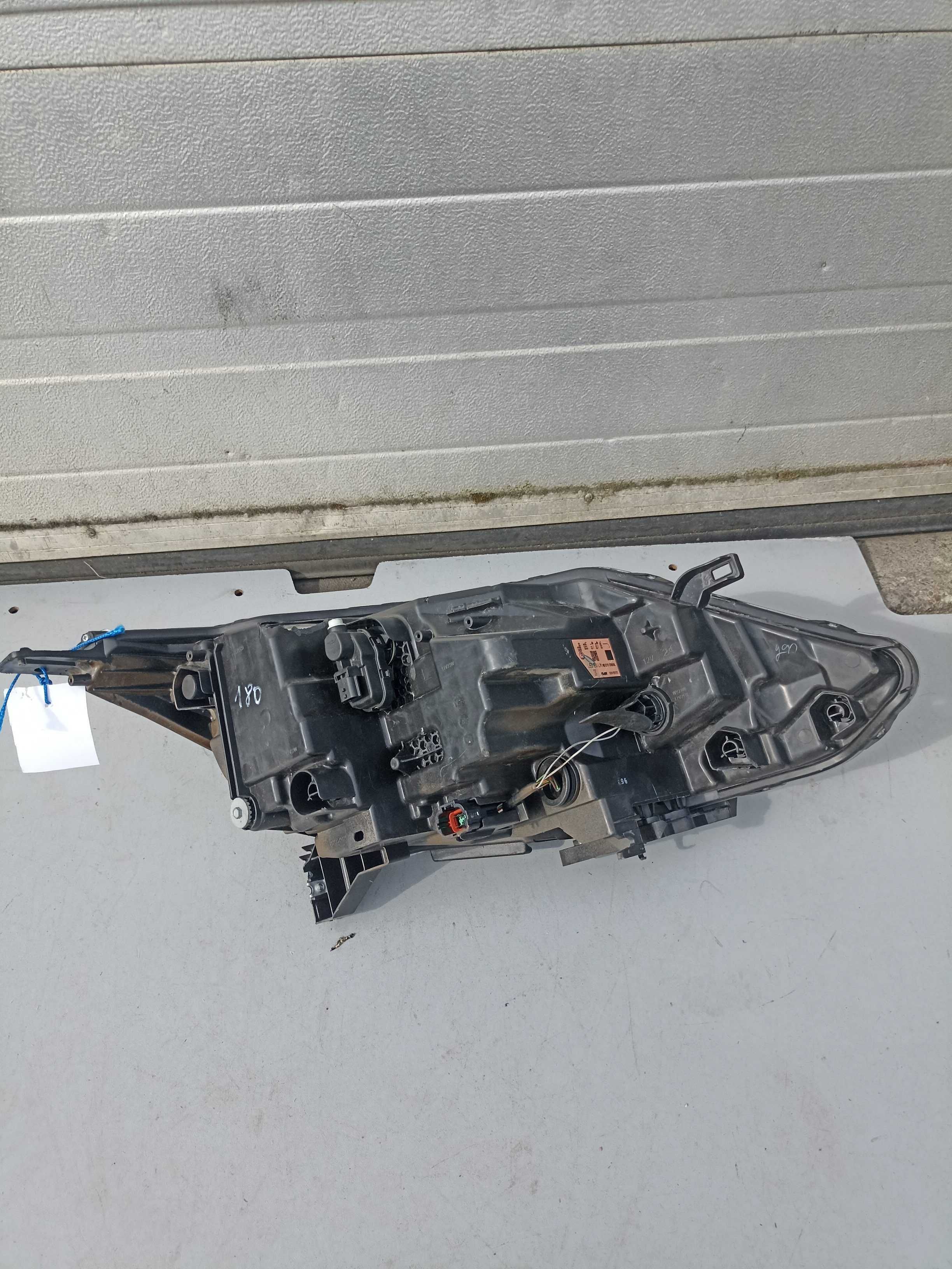 Lampa przednia nissan Qashqai II j11