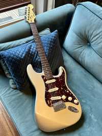 Gitara lutnicza typu Stratocaster. Wysokiej klasy materiały i osprzęt.