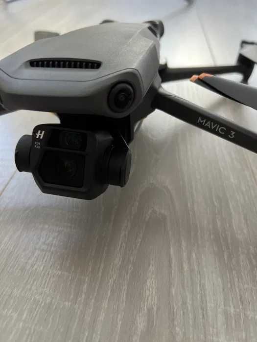 Квадрокоптер DJI Mavic 3 Fly More Combo