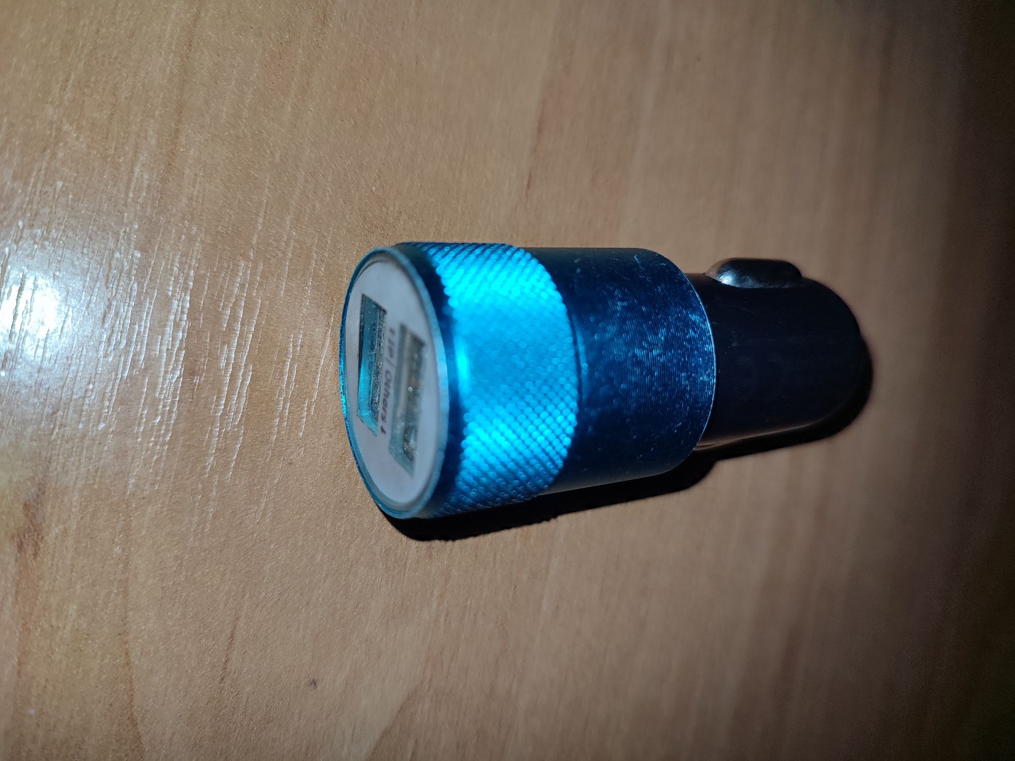 Автомобільна зарядка USB.