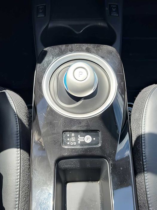 Nissan LEAF      2015