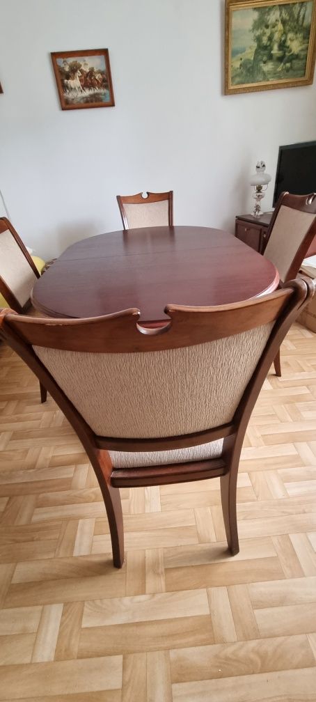 Zestaw salonowy: stół dębowy i krzesła