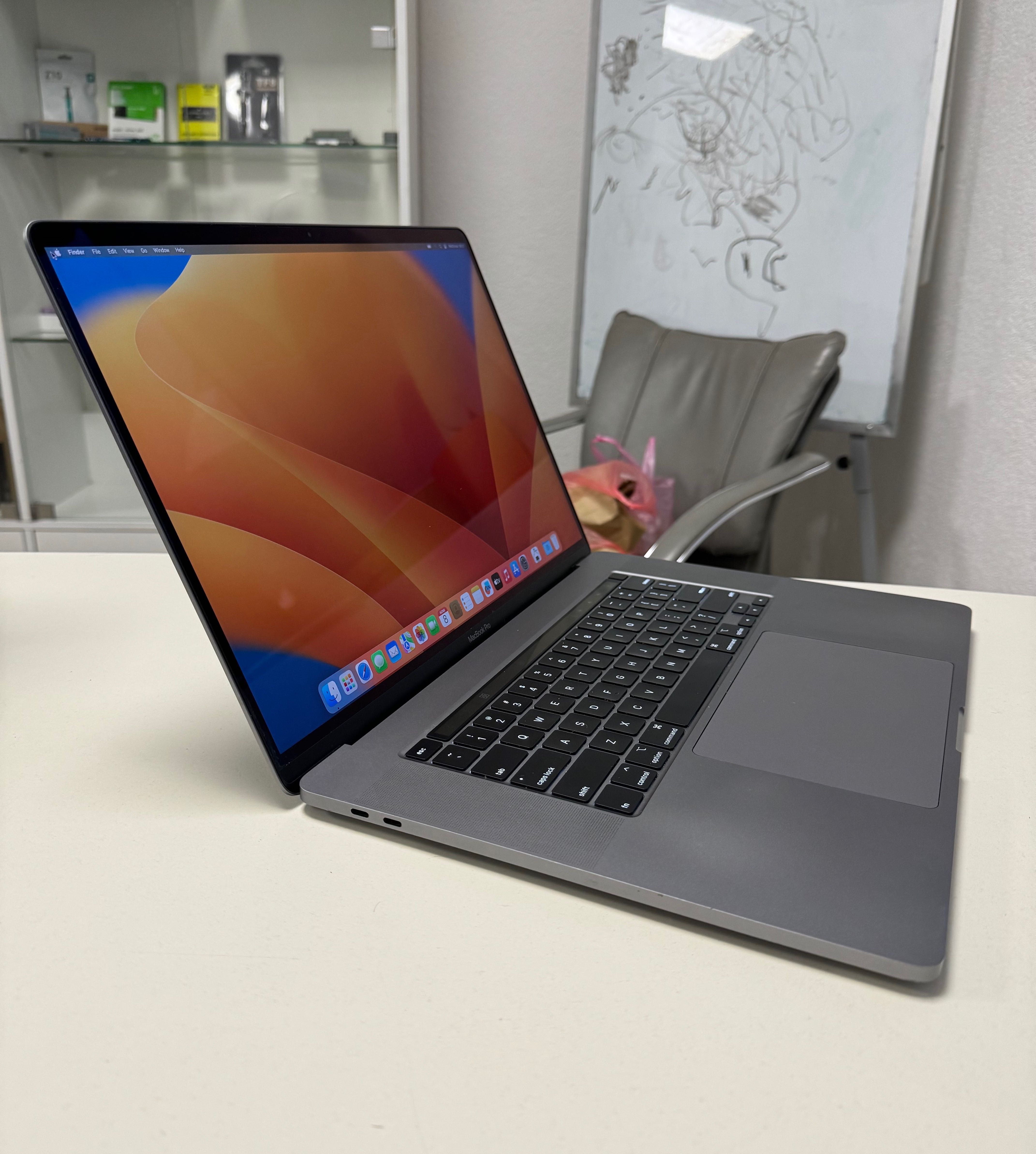 Вживаний MacBook Pro 16 ( 2019) i7 2.6/ 32/ 512 / Radeon Pro 5300M