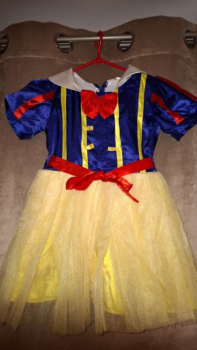 Sukienka strój przebranie Królewna Śnieżka r.116-122. Stan dobry.