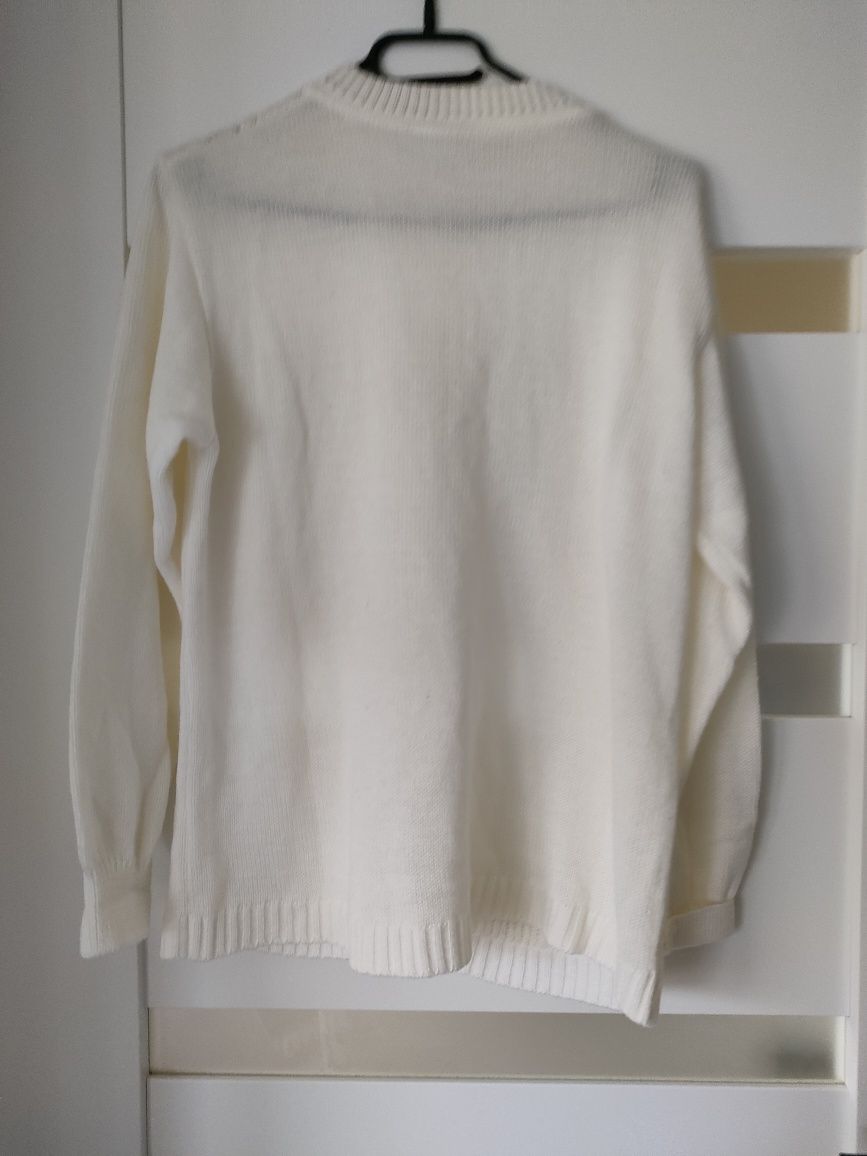 Biały rozpinany sweter