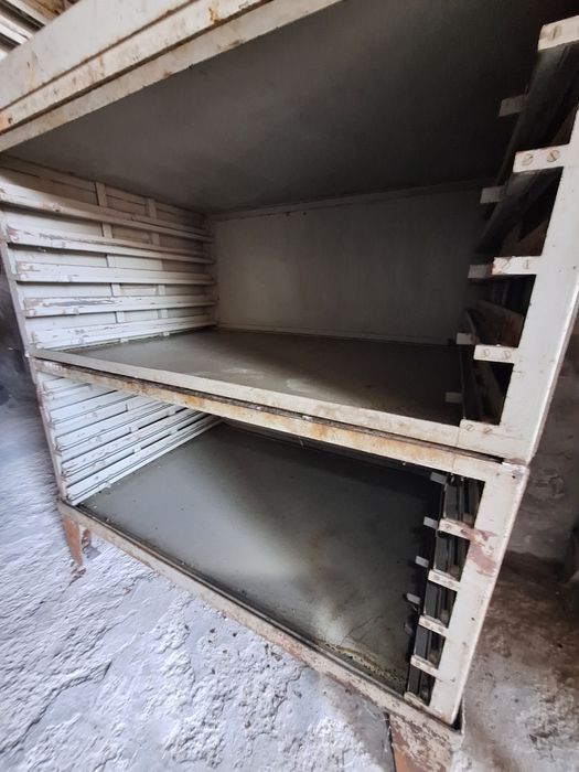 Металевий стелаж