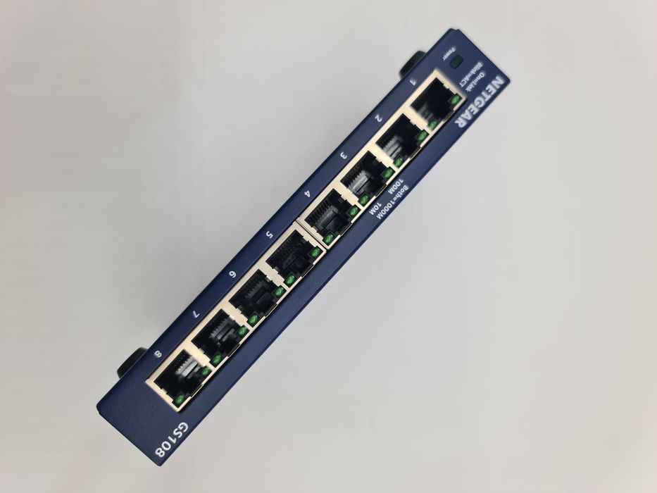 Comutador com 8 portas Gigabit NETGEAR GS108E - novo