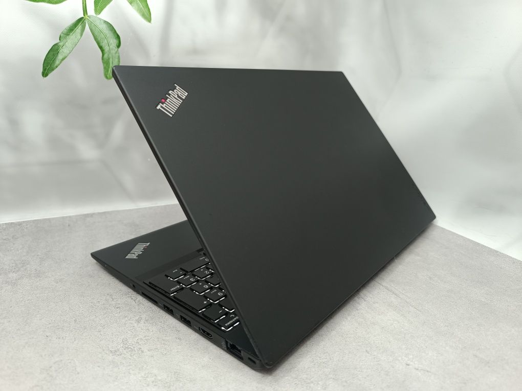 Ноутбук Lenovo ThinkPad T570/i7-7600U/16/SSD 256 GB/15.6"/4К