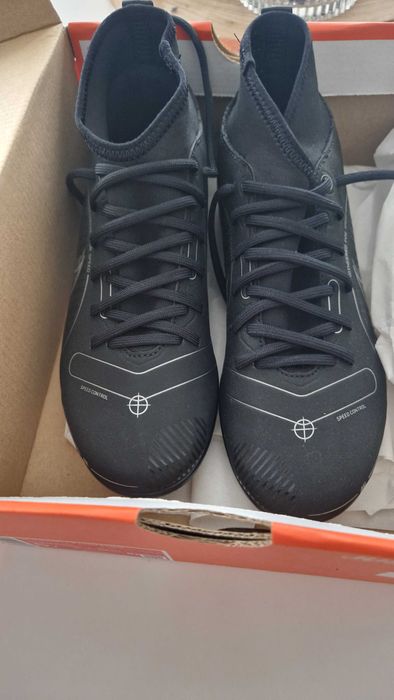 Chuteiras Nike novas na caixa