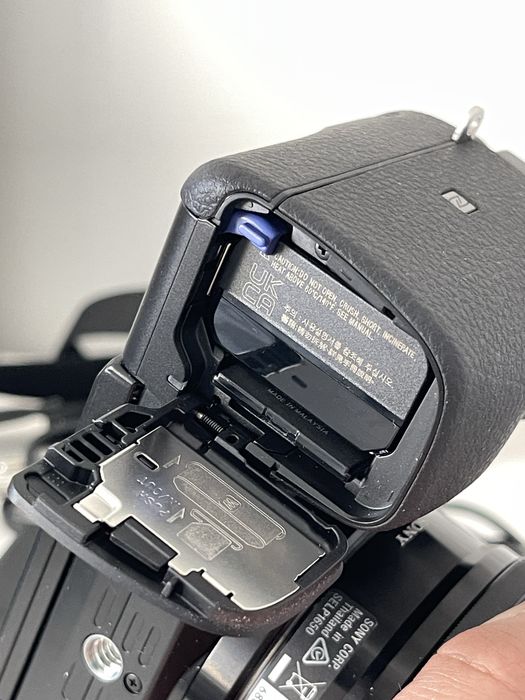 Sony a6100 + 16-50mm + karta pamięci + 3 chusteczki