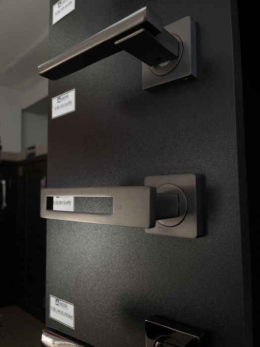 Ручка чорна до міжкімнатних дверей