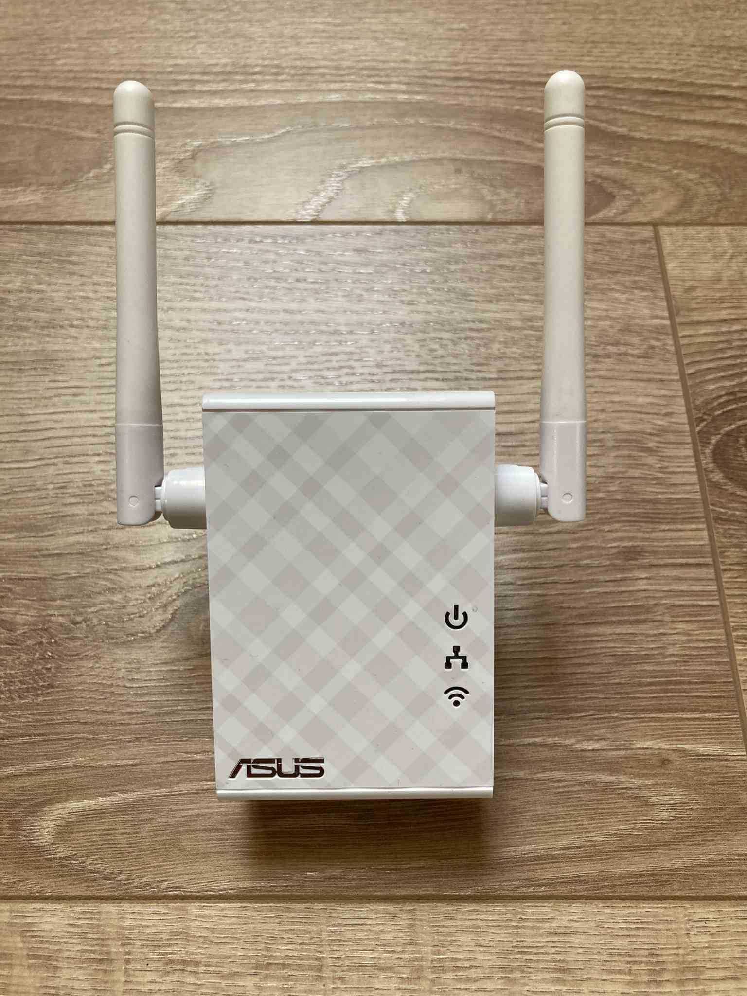 Wzmacniacz WiFi ASUS RP-N12 (802.11b/g/n 300Mb/s) 2,4 GHz Repeater