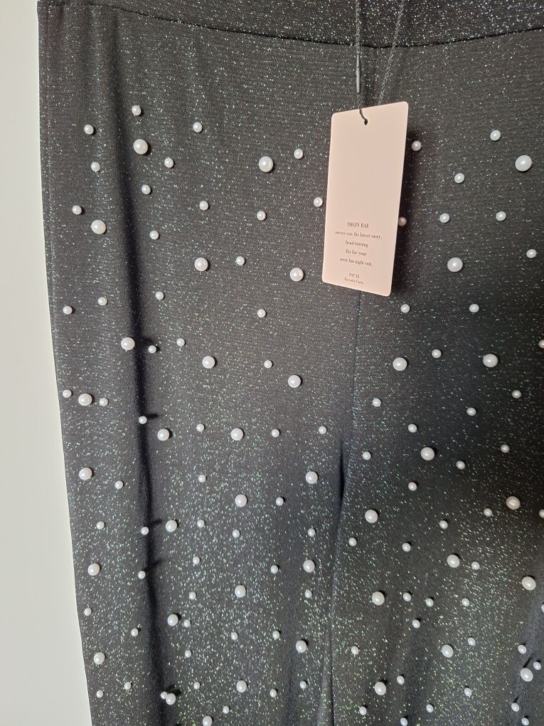 Calças/ leggins pretas brilhantes com pérolas