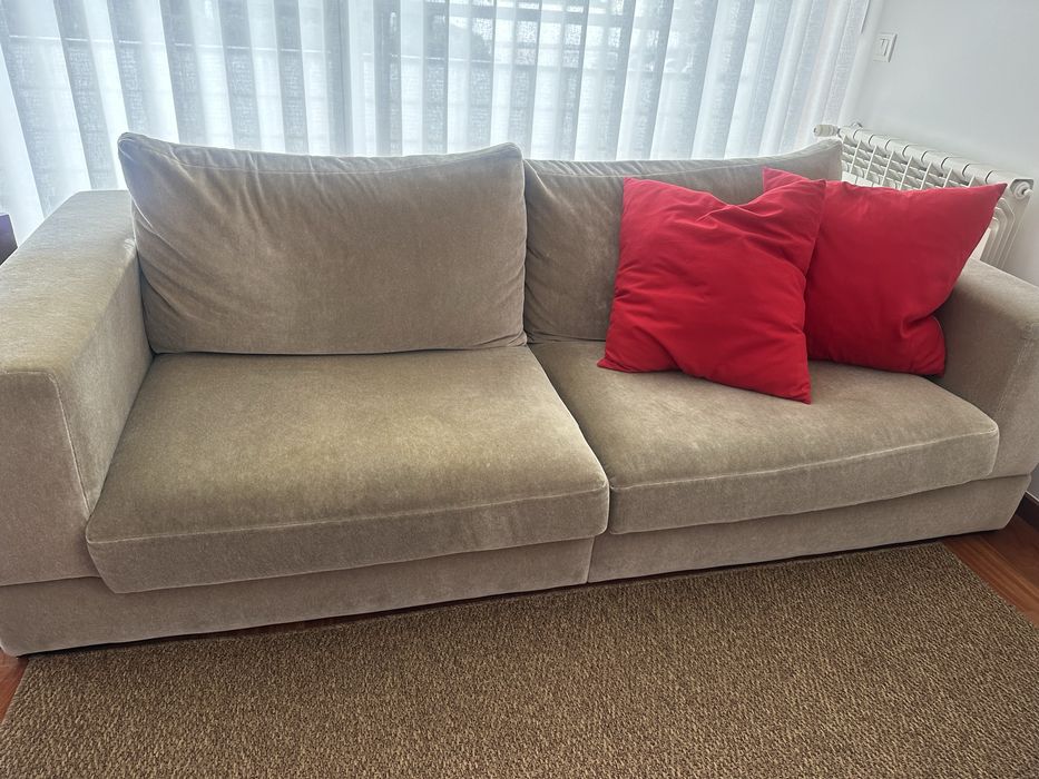 Sofa 2 lugares espacoso e confortavel