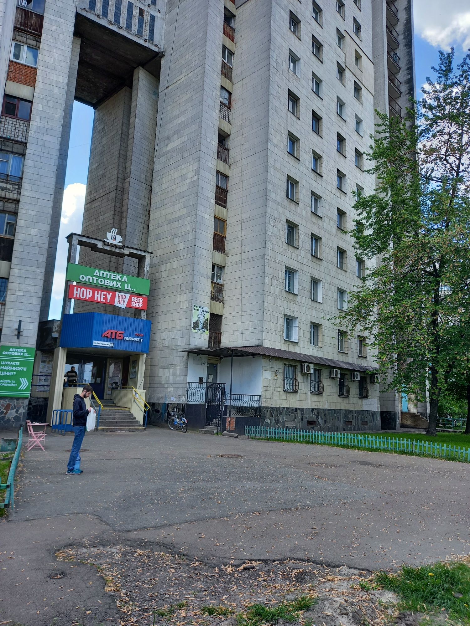 Продаж кімнати в ком.кв.,вул Азербайджанська 8-Б .