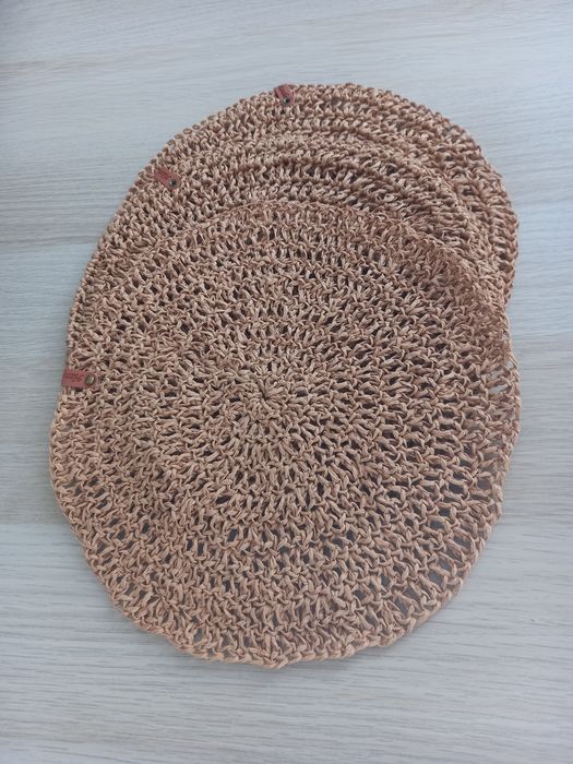 Podkładki pod talerze ręcznie robione.