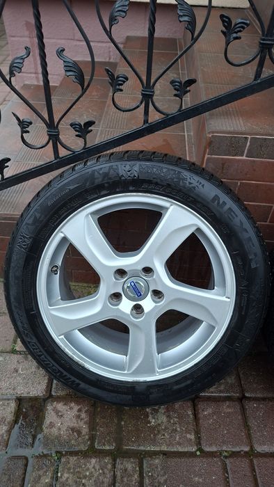 Диски 17 5х108 із зимовою резиною 225 50