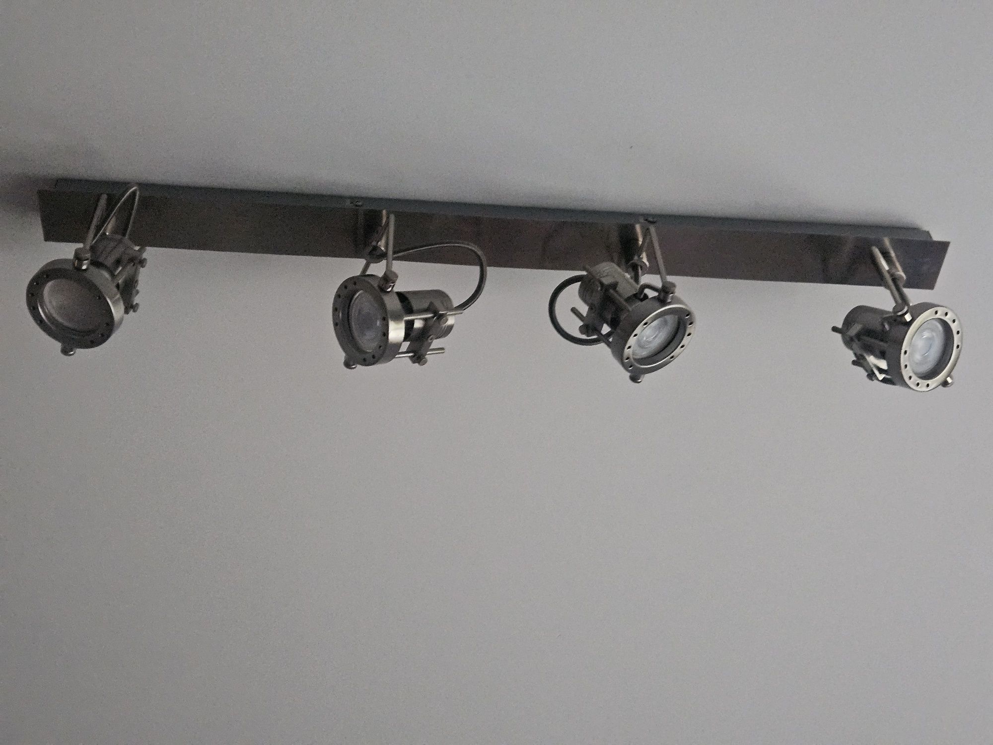 Lampa listwa srebrna sufitowa ruchome klosze