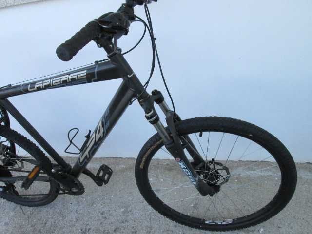Bicicleta  de  mantanha  26     com  travoes   de  disco