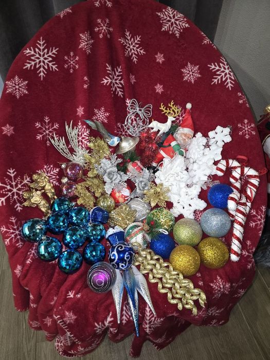 Продам новорічні іграшки 68 шт. (Разом)