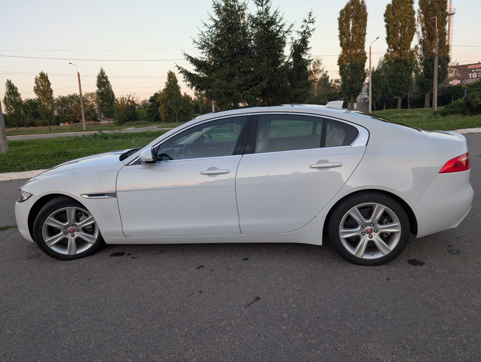 Jaguar XE 25t Prestige 2016