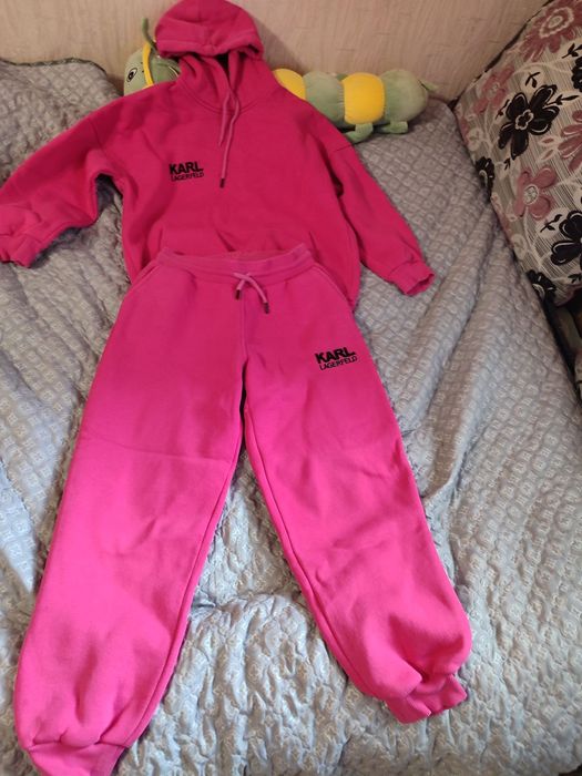 Продам женский спортивный костюм