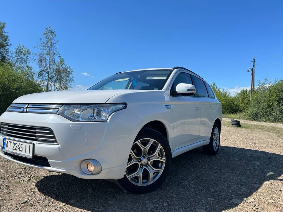 Продам  Mitsubishi Outlander PHEV