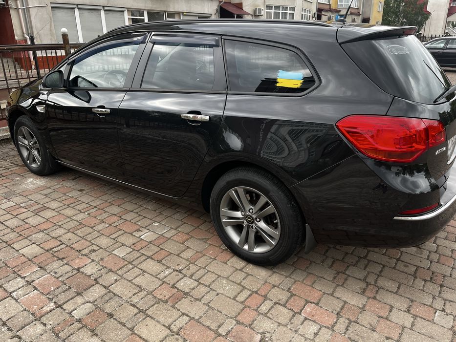 Продам авто Opel astra j 2015